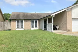 8419 Windell Ln, Houston, TX 77040 - Photo 2