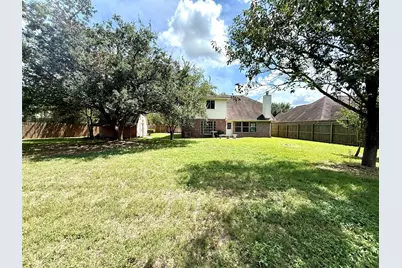 805 N Belle Drive, Angleton, TX 77515 - Photo 18