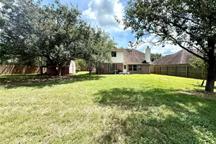 805 N Belle Dr, Angleton, TX 77515 - Photo 18