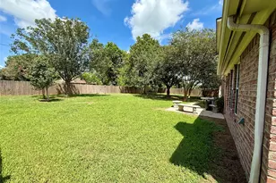 805 N Belle Dr, Angleton, TX 77515 - Photo 16