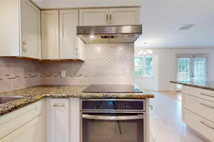 1915 Ashford Hollow Ln, Houston, TX 77077 - Photo 10