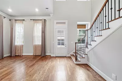 10902 Grove Tree Lane, Houston, TX 77043 - Photo 14