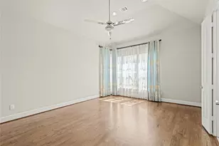 10902 Grove Tree Ln, Houston, TX 77043 - Photo 6
