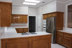 1911 Hidden Cove Ct, League City, TX 77573 - Photo 2