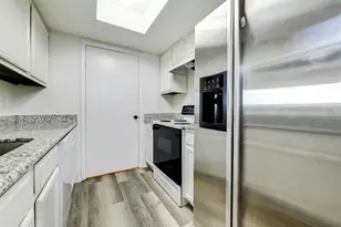 3915 Tanglewilde St, Houston, TX 77063 - Photo 6