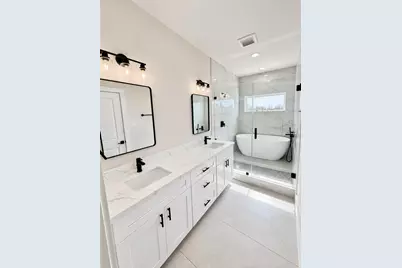 1809 Brooks Street, Houston, TX 77026 - Photo 8