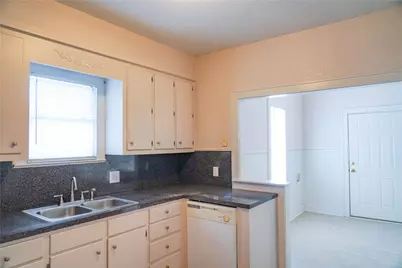 808 Heights Street, El Campo, TX 77437 - Photo 6