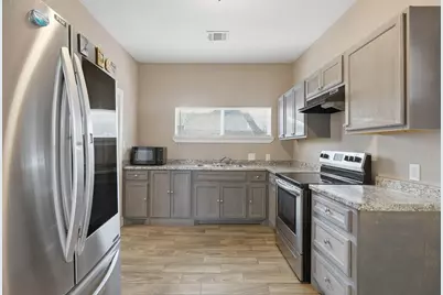 308 E Phillips Street, Conroe, TX 77301 - Photo 12