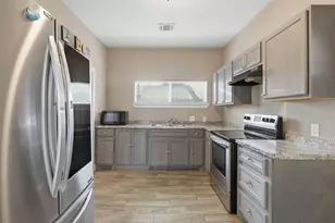 308 E Phillips St, Conroe, TX 77301 - Photo 12