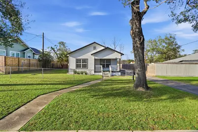 308 E Phillips Street, Conroe, TX 77301 - Photo 2