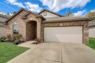 2009 Cedar Br Dr, Conroe, TX 77306 - Photo 1