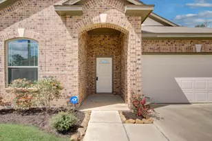 2009 Cedar Br Dr, Conroe, TX 77306 - Photo 2