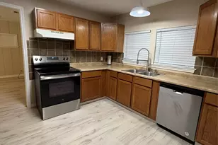 1102 E 2nd St, Sweeny, TX 77480 - Photo 2