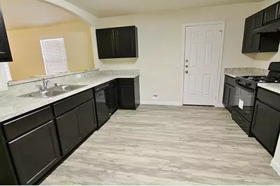 5814 Dawn Light Circle, Houston, TX 77048 - Photo 2