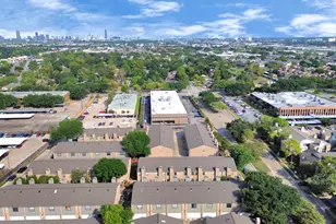 9800 Pagewood Ln, Houston, TX 77042 - Photo 8