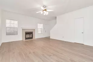 9800 Pagewood Ln, Houston, TX 77042 - Photo 18