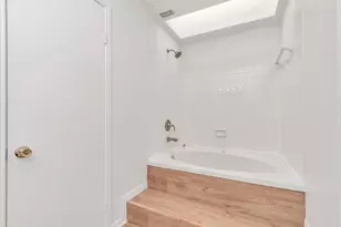 9800 Pagewood Ln, Houston, TX 77042 - Photo 32