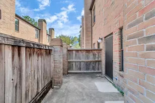 9800 Pagewood Ln, Houston, TX 77042 - Photo 14