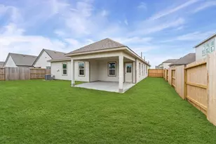 3214 Emerald Hls Dr, Angleton, TX 77516 - Photo 4