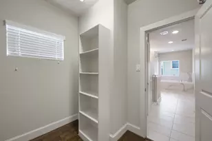 953 W 24th St, Houston, TX 77008 - Photo 42