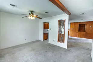 1092 S Holland St, Bellville, TX 77418 - Photo 8