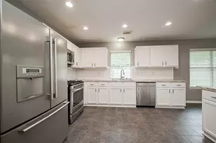 2802 Burgess Hill Ct, Pearland, TX 77584 - Photo 6