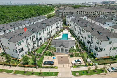 2816 Grand Fountains Drive #B, Houston, TX 77054 - Photo 2