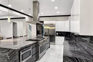 12402 Pepper Creek Ln, Pearland, TX 77584 - Photo 10