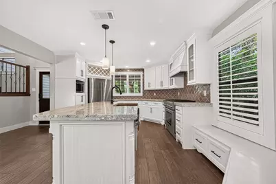 3 Hidden Deer Corner Court, The Woodlands, TX 77381 - Photo 14