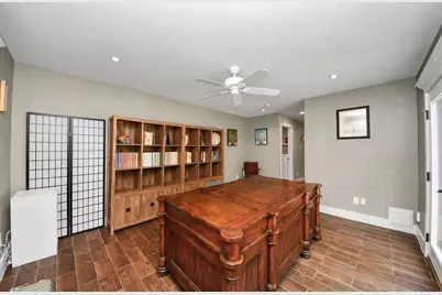 3 Hidden Deer Corner Court, The Woodlands, TX 77381 - Photo 18