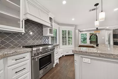 3 Hidden Deer Corner Court, The Woodlands, TX 77381 - Photo 12