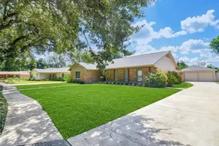 5127 Hummingbird St, Houston, TX 77035 - Photo 2