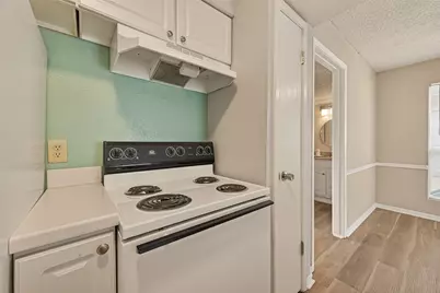 1516 Bay Area Boulevard #H10, Houston, TX 77058 - Photo 10