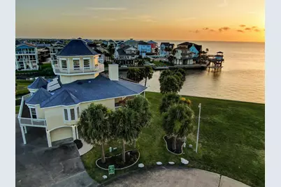22621 Bay Point Drive, Galveston, TX 77554 - Photo 40