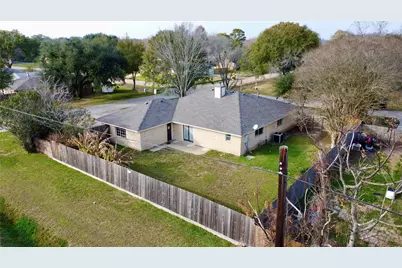 2402 Heather Street, Highlands, TX 77562 - Photo 4