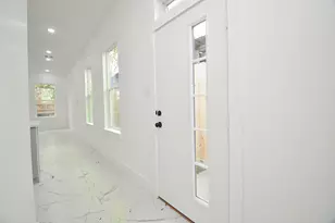 9312 Waller St, Houston, TX 77012 - Photo 2