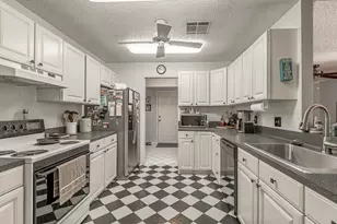 37 Spreading Oak St, Trinity, TX 75862 - Photo 4