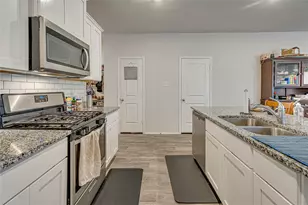 8022 Front Nine Ln, Navasota, TX 77868 - Photo 10