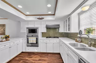 3411 Woodcrest Dr, Baytown, TX 77521 - Photo 10