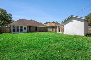 39 Alexander Ct, Angleton, TX 77515 - Photo 30