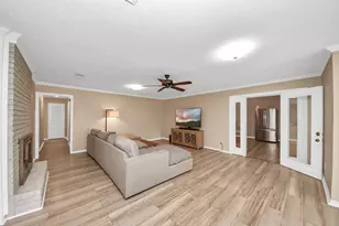 313 Linden Ln, Lake Jackson, TX 77566 - Photo 10