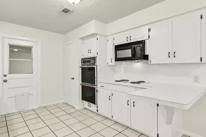 111 Southern Oaks Drive, Lake Jackson, TX 77566 - Photo 12