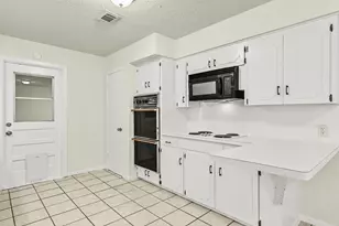 111 Southern Oaks Dr, Lake Jackson, TX 77566 - Photo 12