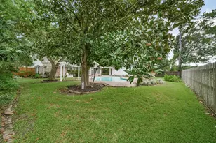 110 Ridgemont Dr, Alvin, TX 77511 - Photo 2
