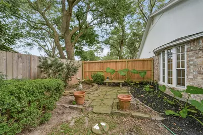 110 Ridgemont Drive, Alvin, TX 77511 - Photo 38
