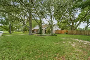 110 Ridgemont Dr, Alvin, TX 77511 - Photo 4
