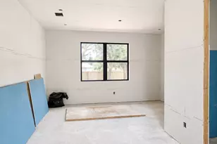 819 E 33rd St, Houston, TX 77022 - Photo 10