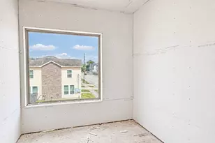 819 E 33rd St, Houston, TX 77022 - Photo 12