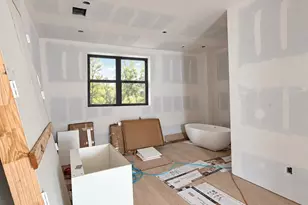 819 E 33rd St, Houston, TX 77022 - Photo 10