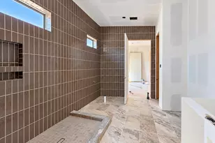 819 E 33rd St, Houston, TX 77022 - Photo 14